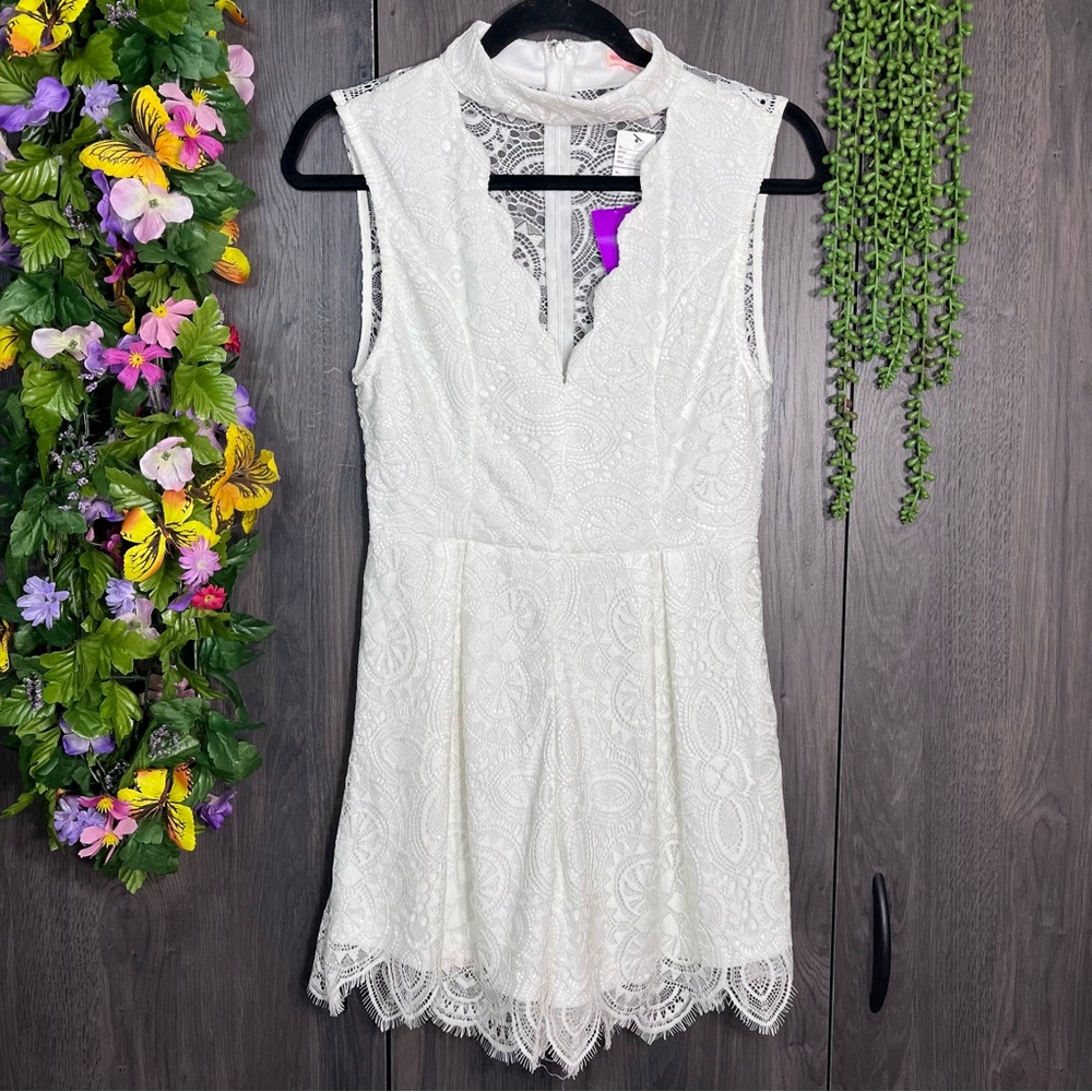 _NWT Solaris Style White Lace Collared Cutout Romper Size Large